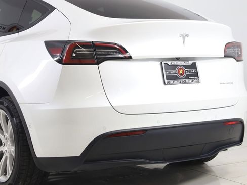 Used 2021 Tesla Model Y Long Range image 24