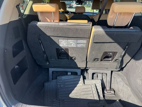Used 2022 Kia Carnival EX FWD image 25