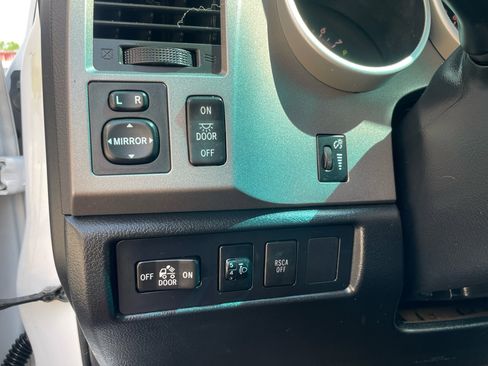 Used 2012 Toyota Tundra 4x4 Double Cab image 23