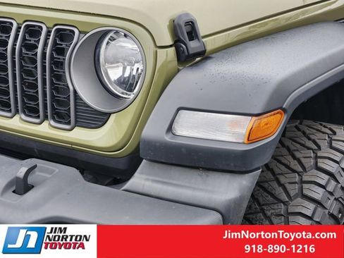 Used 2025 Jeep Wrangler Sport image 11