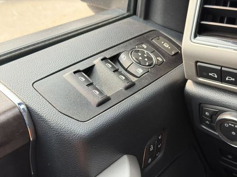 Used 2022 Ford F250 Lariat w/ Tremor Off-Road Package AWD/4WD image 32
