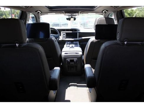 Used 2024 GMC Yukon Denali w/ Advanced Technology Package AWD/4WD image 16