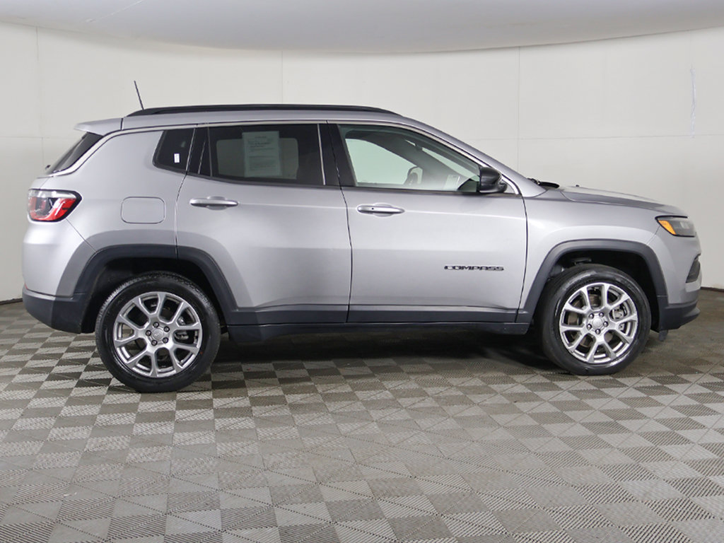 Used 2023 Jeep Compass Latitude AWD/4WD image 16
