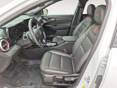 Used 2025 Chevrolet Trax RS w/ Driver Confidence Package image 21