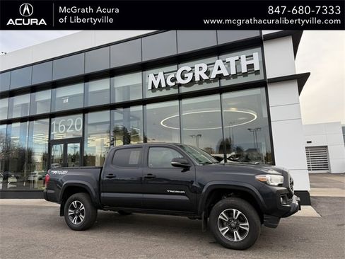 Used 2018 Toyota Tacoma TRD Sport image 1
