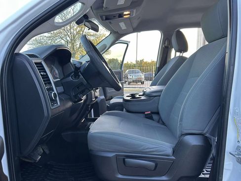 Used 2018 RAM 2500 Tradesman w/ Chrome Appearance Group image 16