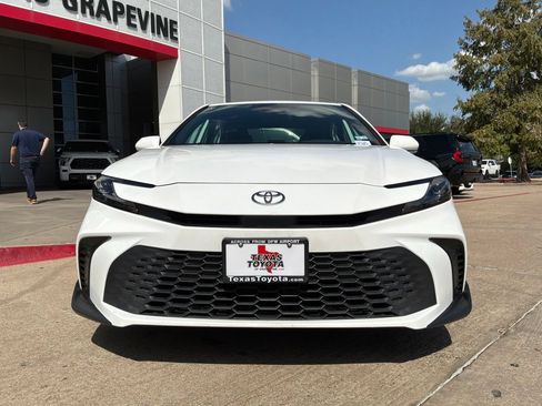 Used 2026 Toyota Camry SE FWD image 3