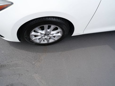 Used 2016 MAZDA MAZDA3 i Touring FWD image 32