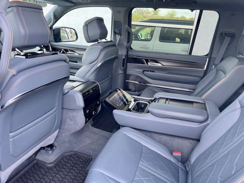 Used 2024 Jeep Grand Wagoneer Series III w/ Quick Order Packagew 28T AWD/4WD image 30