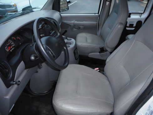 Used 2002 Ford E-350 and Econoline 350 XL image 15