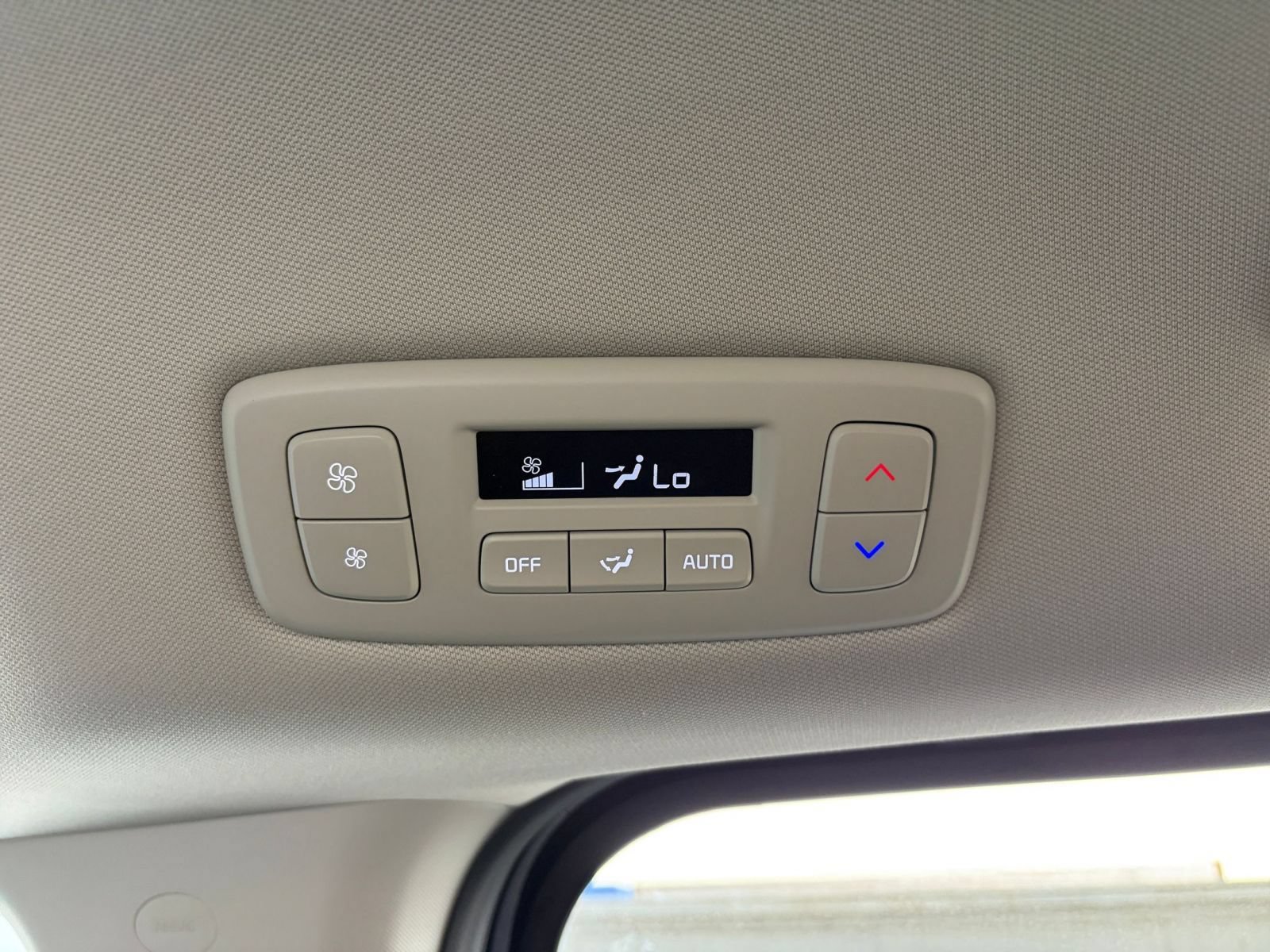 Used 2026 Kia Carnival FWD image 24