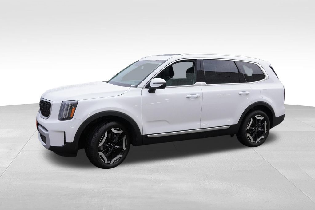 Certified 2025 Kia Telluride EX w/ EX Captain's Chair Package AWD/4WD image 10