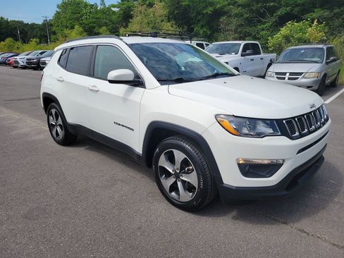 Used 2017 Jeep Compass Latitude w/ Cold Weather Group FWD image 1