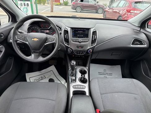 Used 2019 Chevrolet Cruze LT w/ Convenience Package FWD image 11