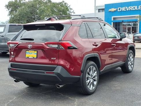 Used 2022 Toyota RAV4 XLE Premium FWD image 5