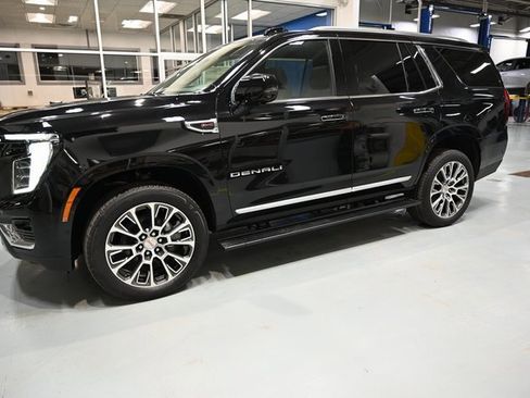 New 2026 GMC Yukon Denali w/ Sun & Power Step Package image 9