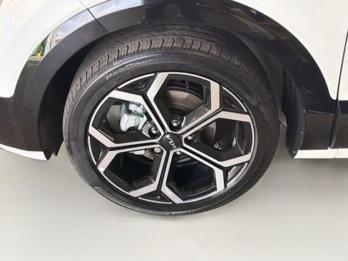 Used 2023 Kia Niro EX Touring image 11