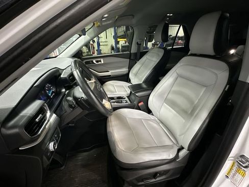 Used 2021 Ford Explorer XLT w/ Equipment Group 202A image 17