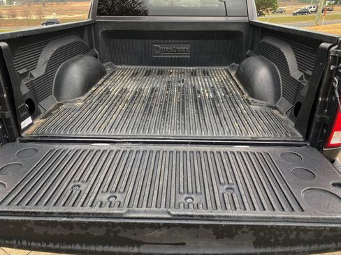 Used 2023 RAM 1500 Classic SLT image 9