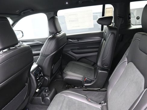 New 2025 Jeep Grand Cherokee L Altitude image 14