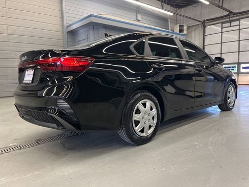 Used 2023 Kia Forte LX image 7