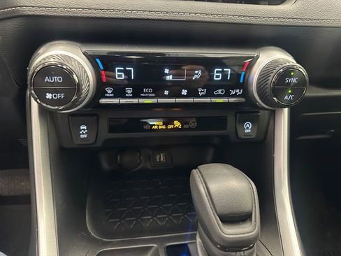 Used 2024 Toyota RAV4 XLE AWD/4WD image 27