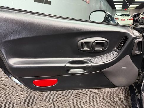Used 2004 Chevrolet Corvette Convertible w/ Preferred Equipment Group RWD image 33