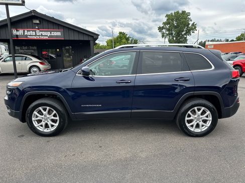 Used 2015 Jeep Cherokee Latitude w/ Cold Weather Group AWD/4WD image 6
