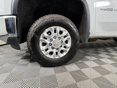 Used 2024 Chevrolet Silverado 3500 LT AWD/4WD image 10