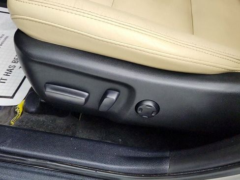 Used 2016 Toyota Avalon XLE image 11