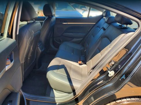 Used 2019 Hyundai Elantra Limited w/ Cargo Package FWD image 5
