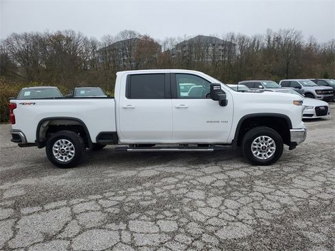 Used 2024 Chevrolet Silverado 2500 LT image 3