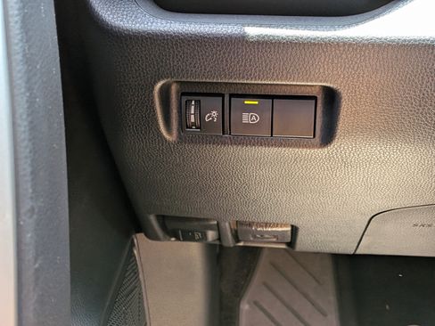 Used 2019 Toyota RAV4 XLE FWD image 24