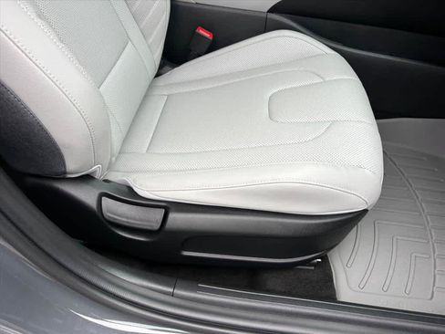 Used 2024 Hyundai Elantra Limited FWD image 7