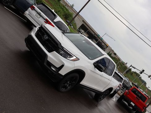 Certified 2024 Honda Ridgeline Black Edition image 3