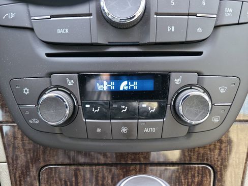 Used 2012 Buick Regal Premium image 38