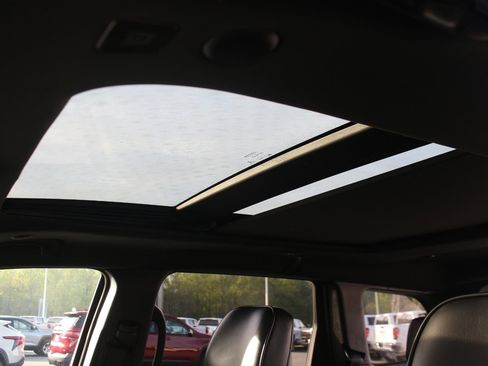 Used 2018 Jeep Grand Cherokee Overland RWD image 29