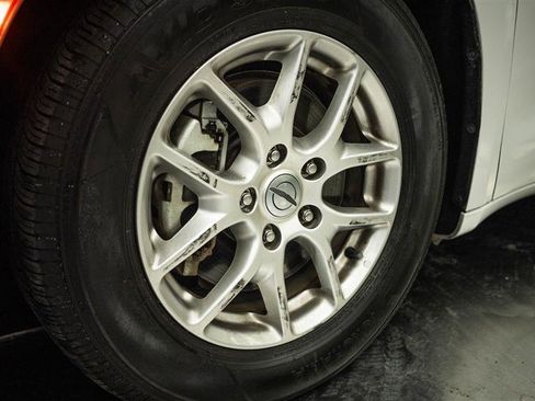 Used 2024 Chrysler Pacifica Touring-L FWD image 3