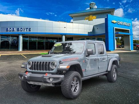 Used 2025 Jeep Gladiator Mojave w/ Convenience Group AWD/4WD image 8