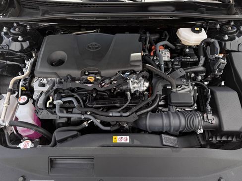 Used 2025 Toyota Camry SE image 31