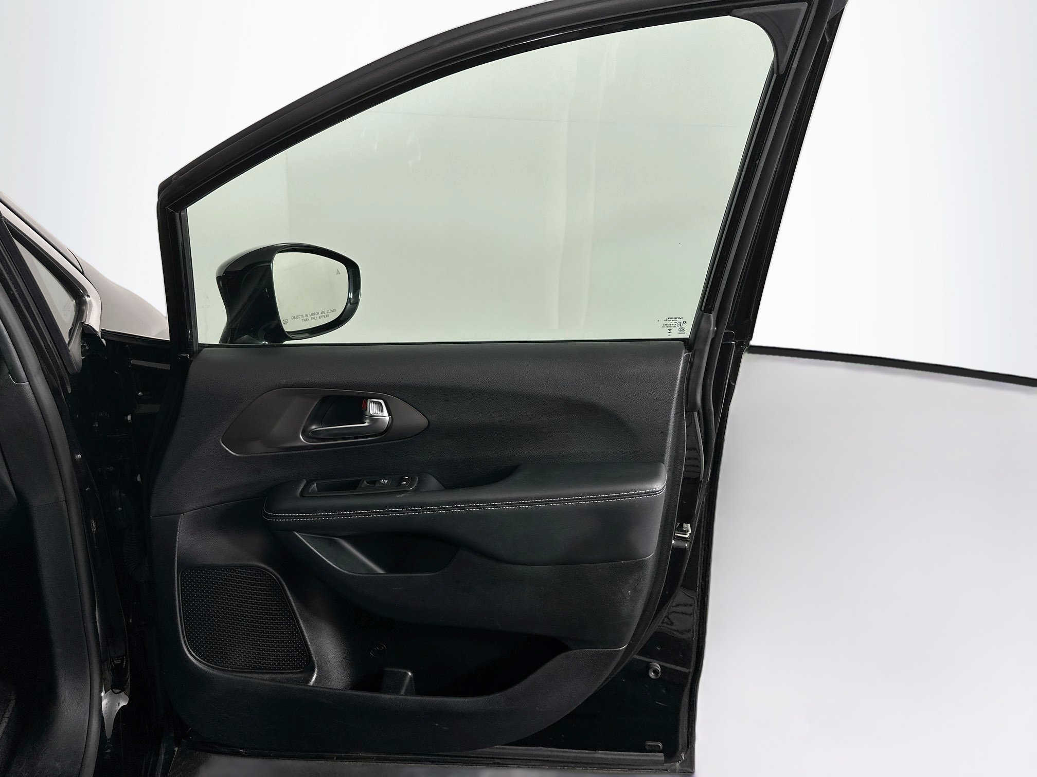 Used 2025 Chrysler Pacifica Select FWD image 33