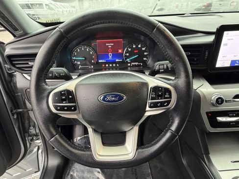 Certified 2022 Ford Explorer XLT image 16