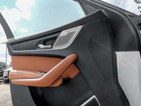 New 2026 Jaguar F-PACE R-Dynamic S image 11