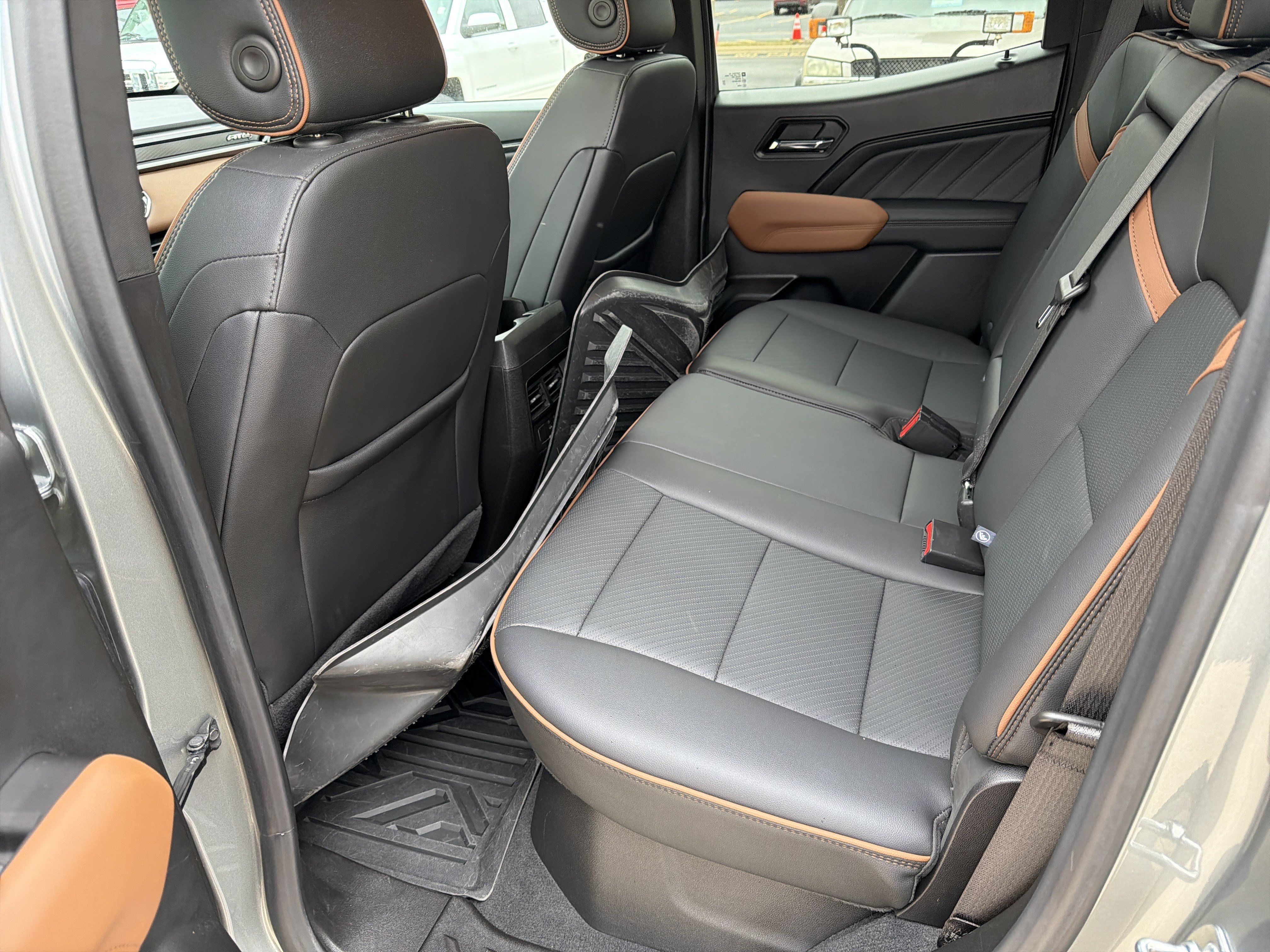 Used 2024 GMC Canyon AT4 w/ AT4 Premium Package AWD/4WD image 10