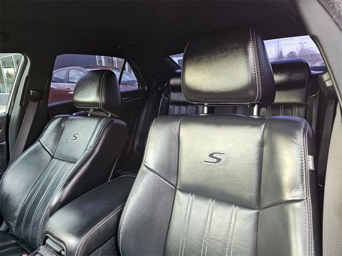 Used 2017 Chrysler 300 S image 17