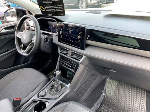 New 2026 Volkswagen Taos SE image 10