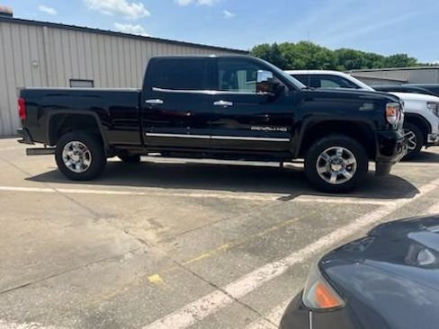 Used 2015 GMC Sierra 2500 Denali w/ Duramax Plus Package AWD/4WD image 2