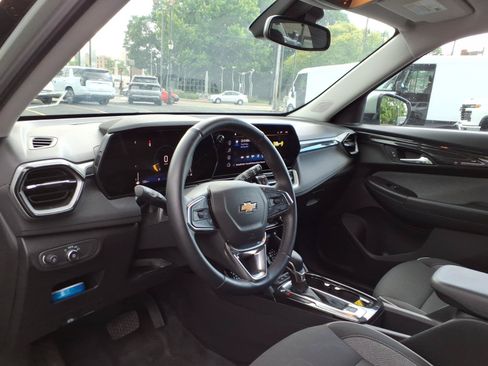 Used 2025 Chevrolet TrailBlazer LT w/ Convenience Package FWD image 10