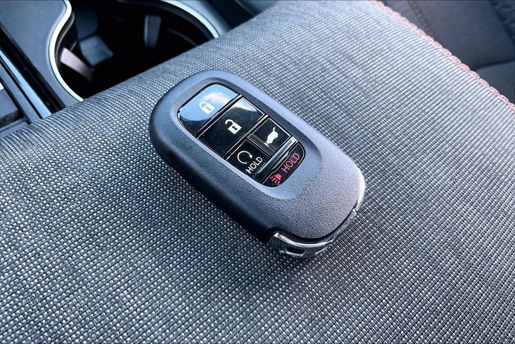 Certified 2025 Honda Pilot Sport image 33