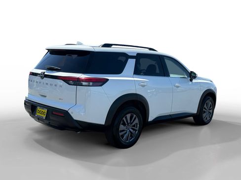 Used 2024 Nissan Pathfinder SV FWD image 5